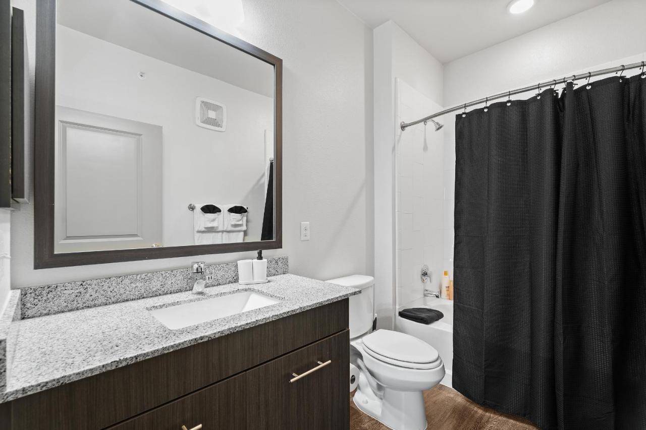Luxe 3B/2B Getaway - Pool, Gym, Parking, Pet Wash Apartment Leander Bagian luar foto