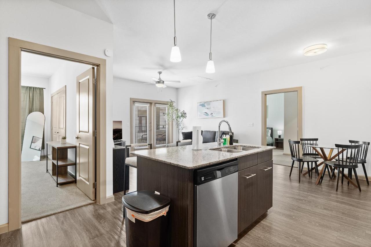 Luxe 3B/2B Getaway - Pool, Gym, Parking, Pet Wash Apartment Leander Bagian luar foto
